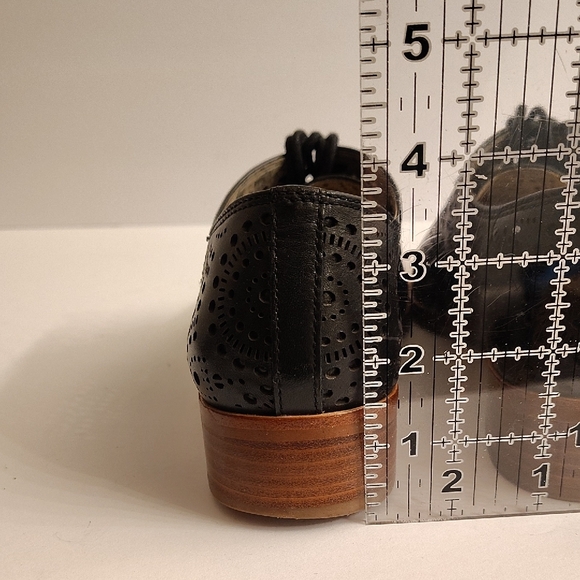 Louise et Cie Black Perforated Leather Cut Outs Oxfords - Picture 7 of 10